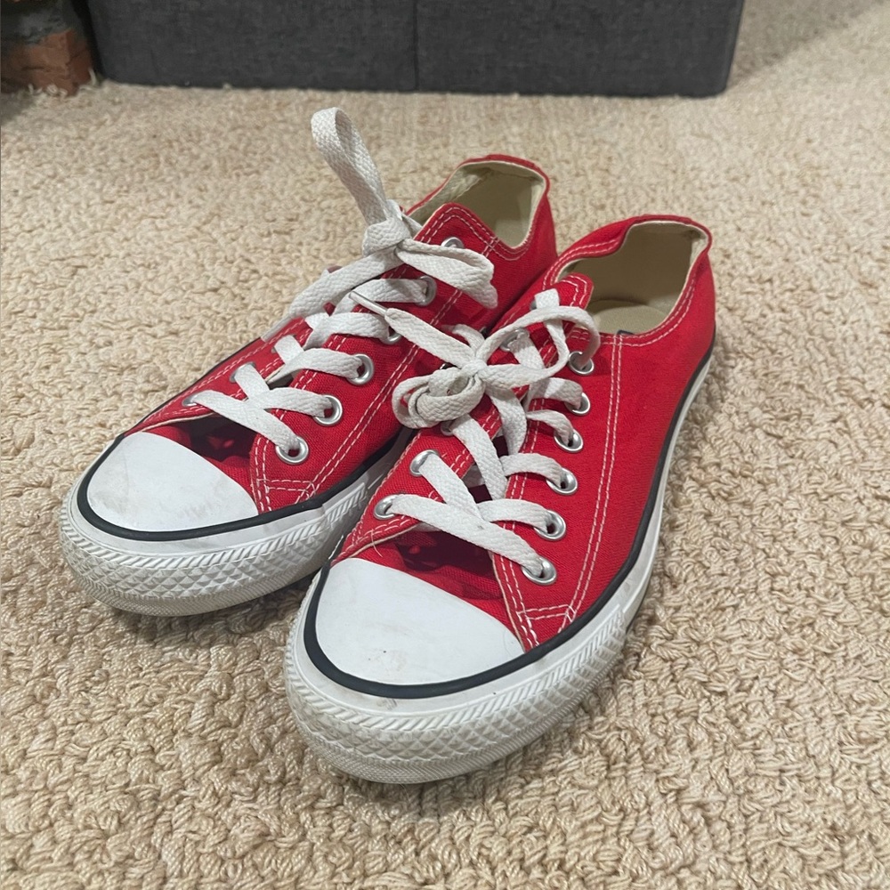 Converse Low Top Sneakers 👟